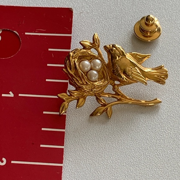 Vintage Mother Bird with Eggs Brooch. - Picture 6 of 6